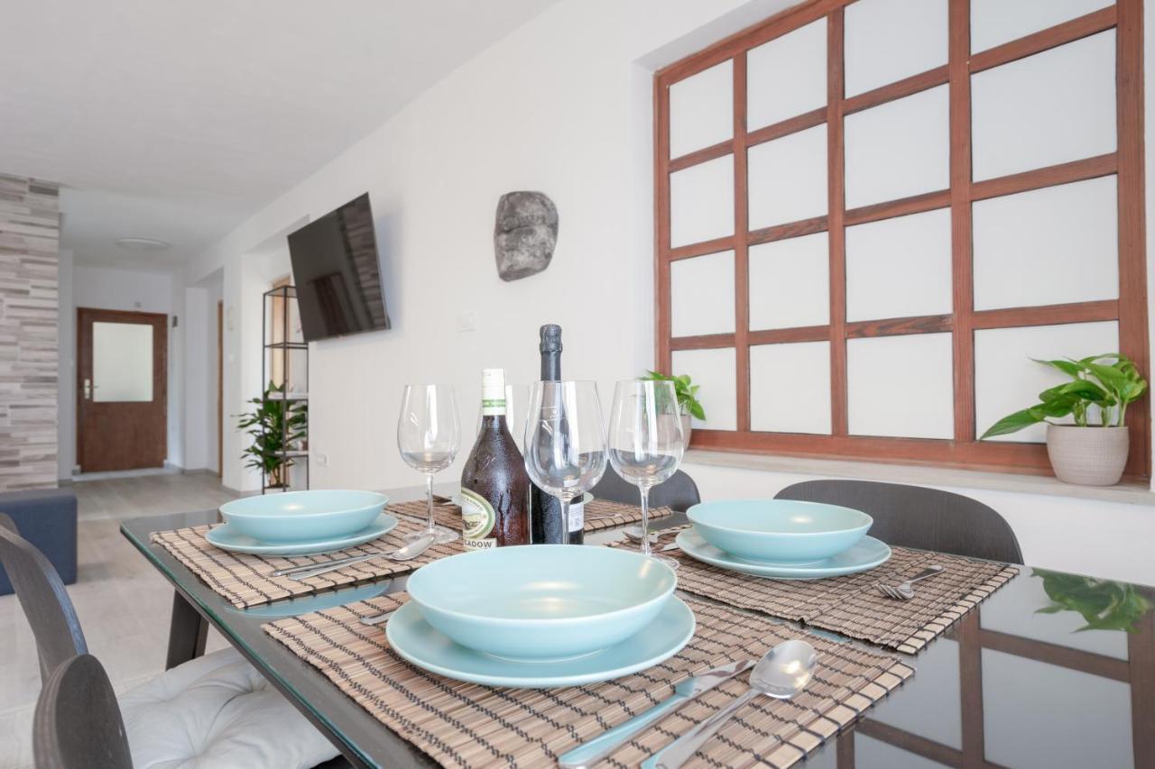 Visum Apartments Pola Esterno foto