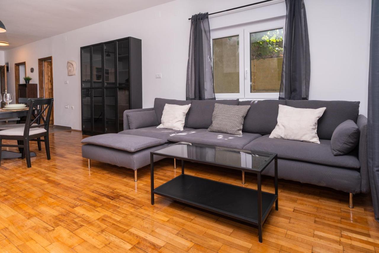 Visum Apartments Pola Esterno foto